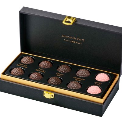 ゴディバ：<br>【新着】スター シェフ コレクション ジュエル オブ ジ アース（10粒入） ￥7,344（税込）